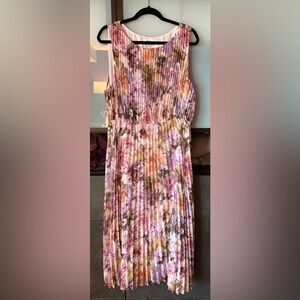 RW & Co
Floral pleated dress